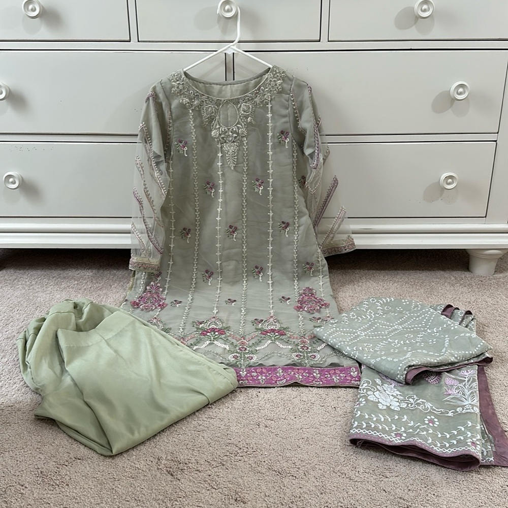 Pakistani 3pcs embroidered party wear